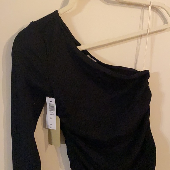 Aritzia One Sleeve Shirt - Picture 2 of 2